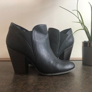 Fergalicious Womens Panther Ankle Bootie